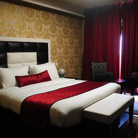Hotel Rose Petal Srinagar Екстериор снимка