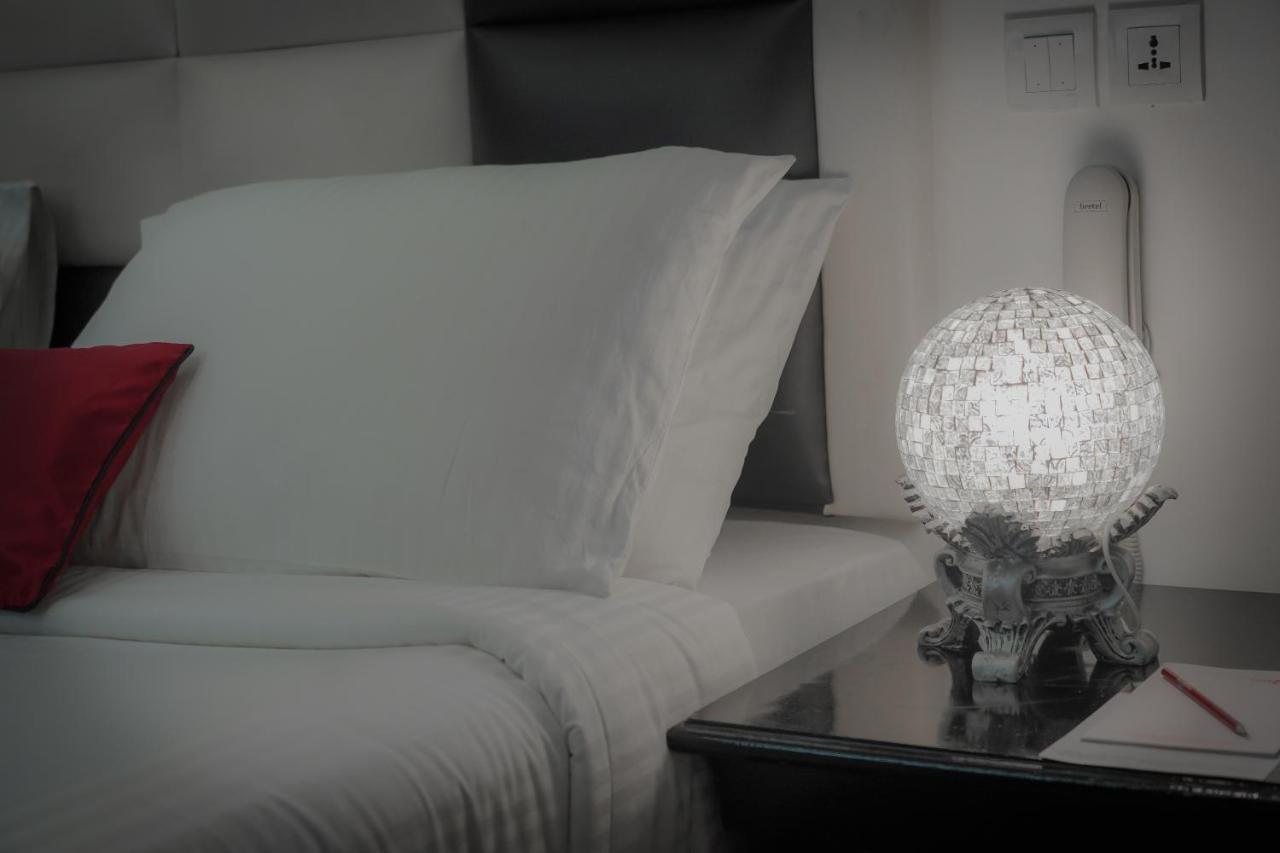 Hotel Rose Petal Srinagar Екстериор снимка
