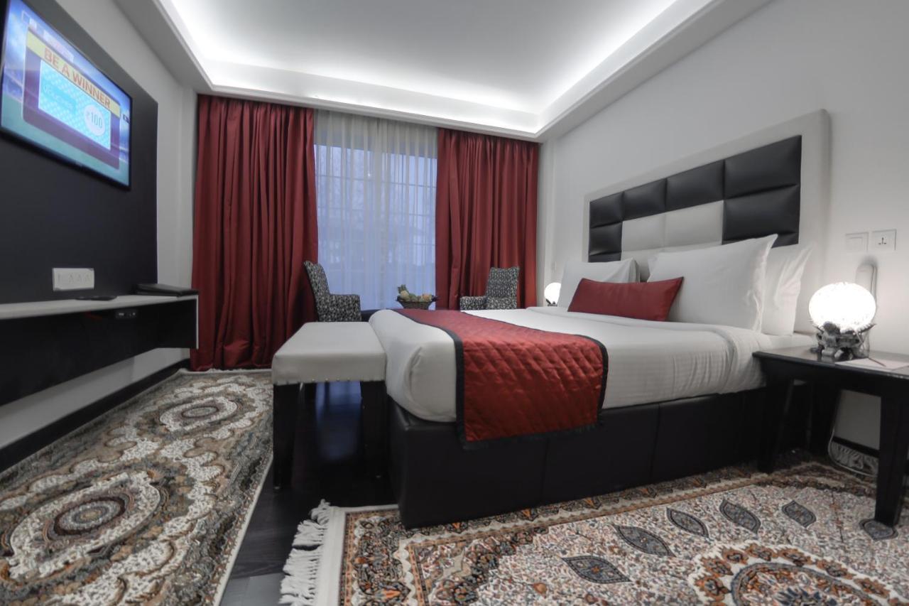 Hotel Rose Petal Srinagar Екстериор снимка