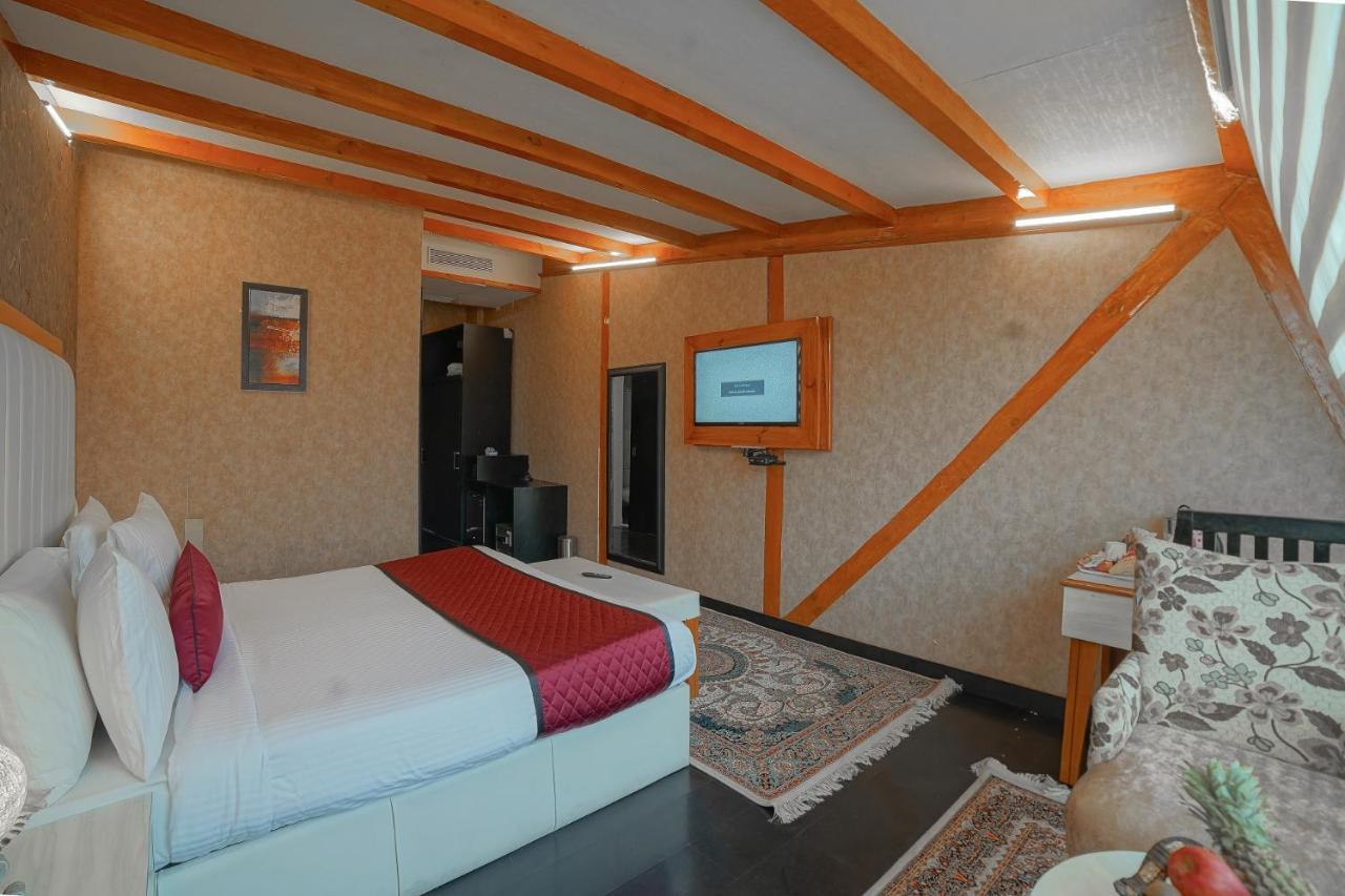 Hotel Rose Petal Srinagar Екстериор снимка