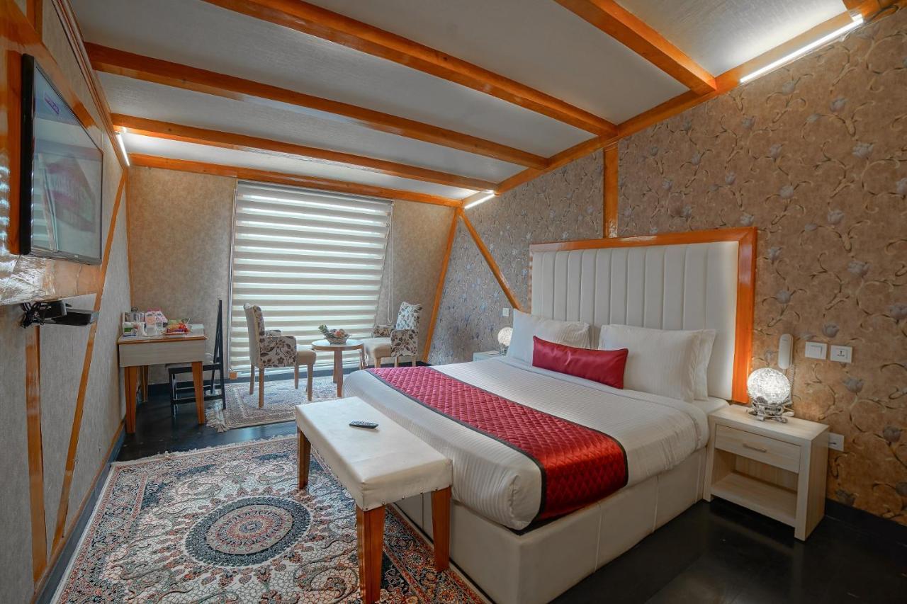 Hotel Rose Petal Srinagar Екстериор снимка