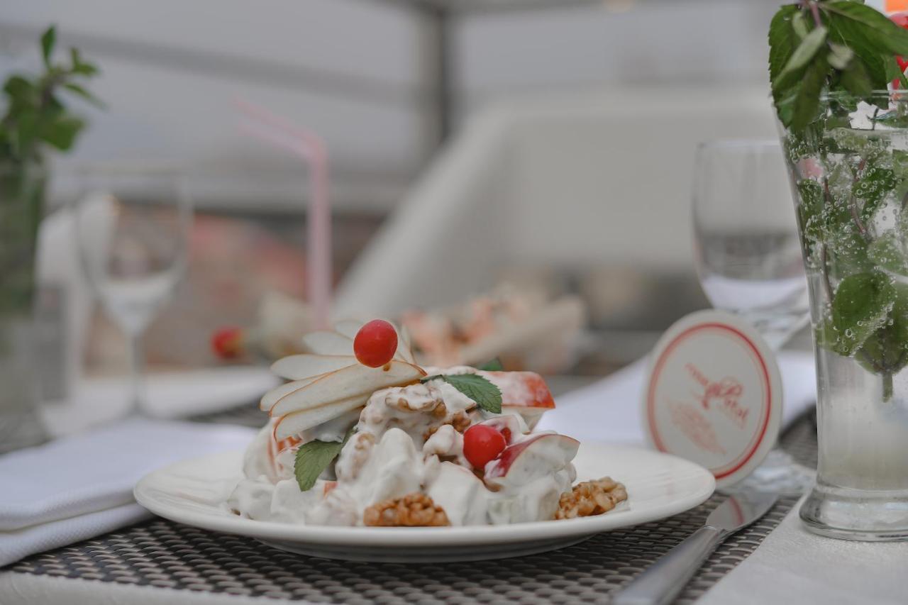 Hotel Rose Petal Srinagar Екстериор снимка
