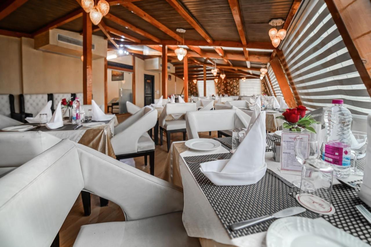 Hotel Rose Petal Srinagar Екстериор снимка