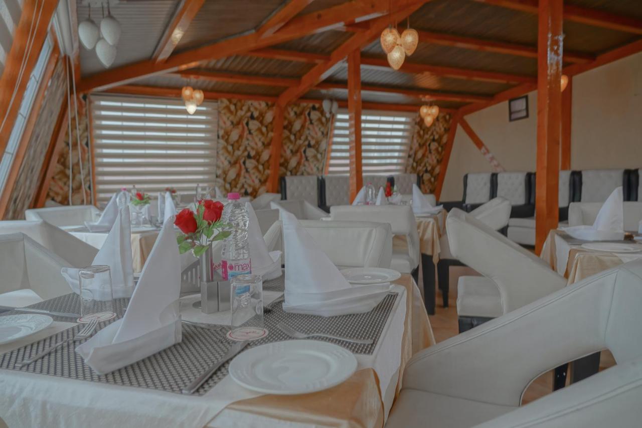 Hotel Rose Petal Srinagar Екстериор снимка