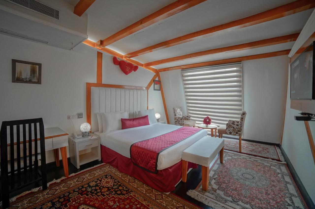 Hotel Rose Petal Srinagar Екстериор снимка