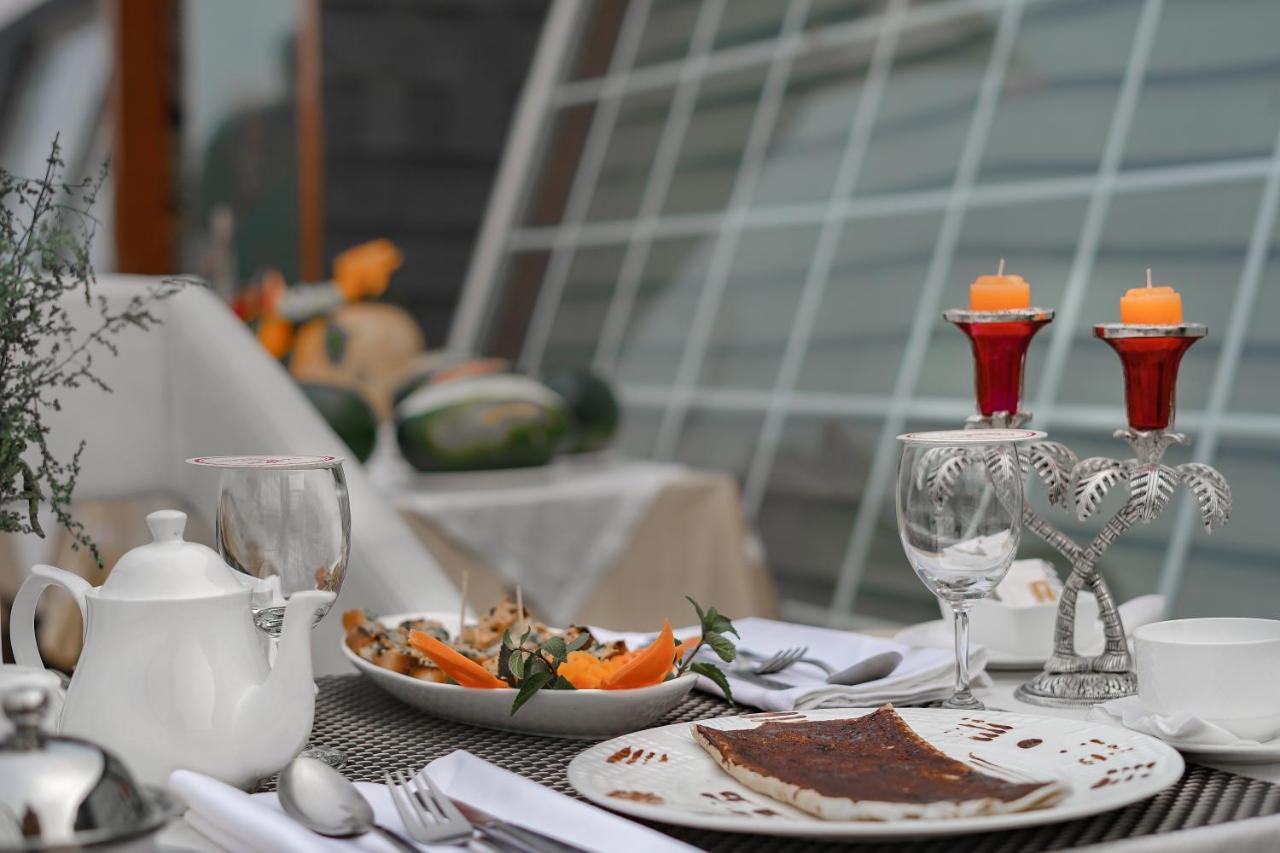 Hotel Rose Petal Srinagar Екстериор снимка