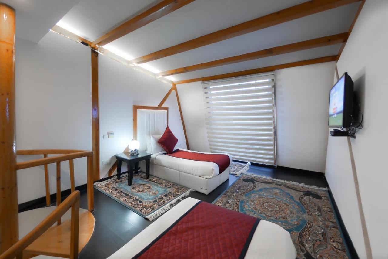 Hotel Rose Petal Srinagar Екстериор снимка
