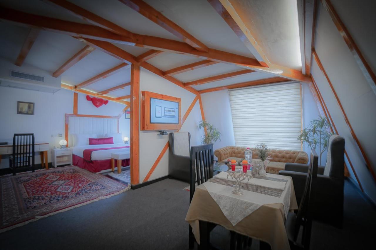 Hotel Rose Petal Srinagar Екстериор снимка