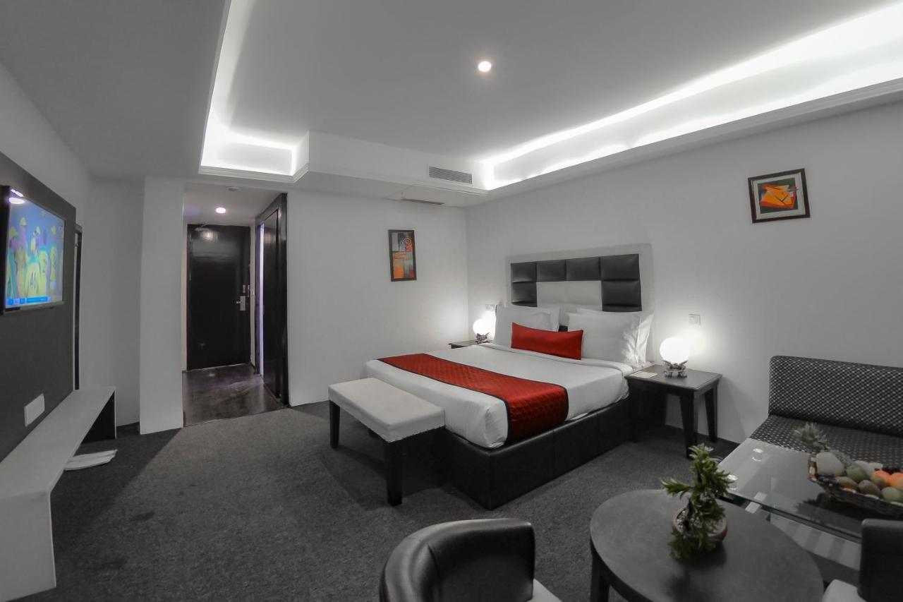 Hotel Rose Petal Srinagar Екстериор снимка