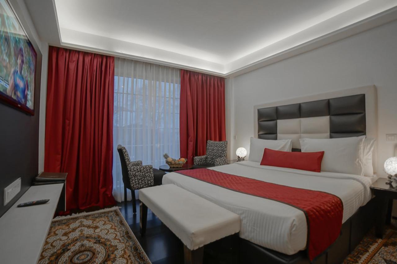 Hotel Rose Petal Srinagar Екстериор снимка