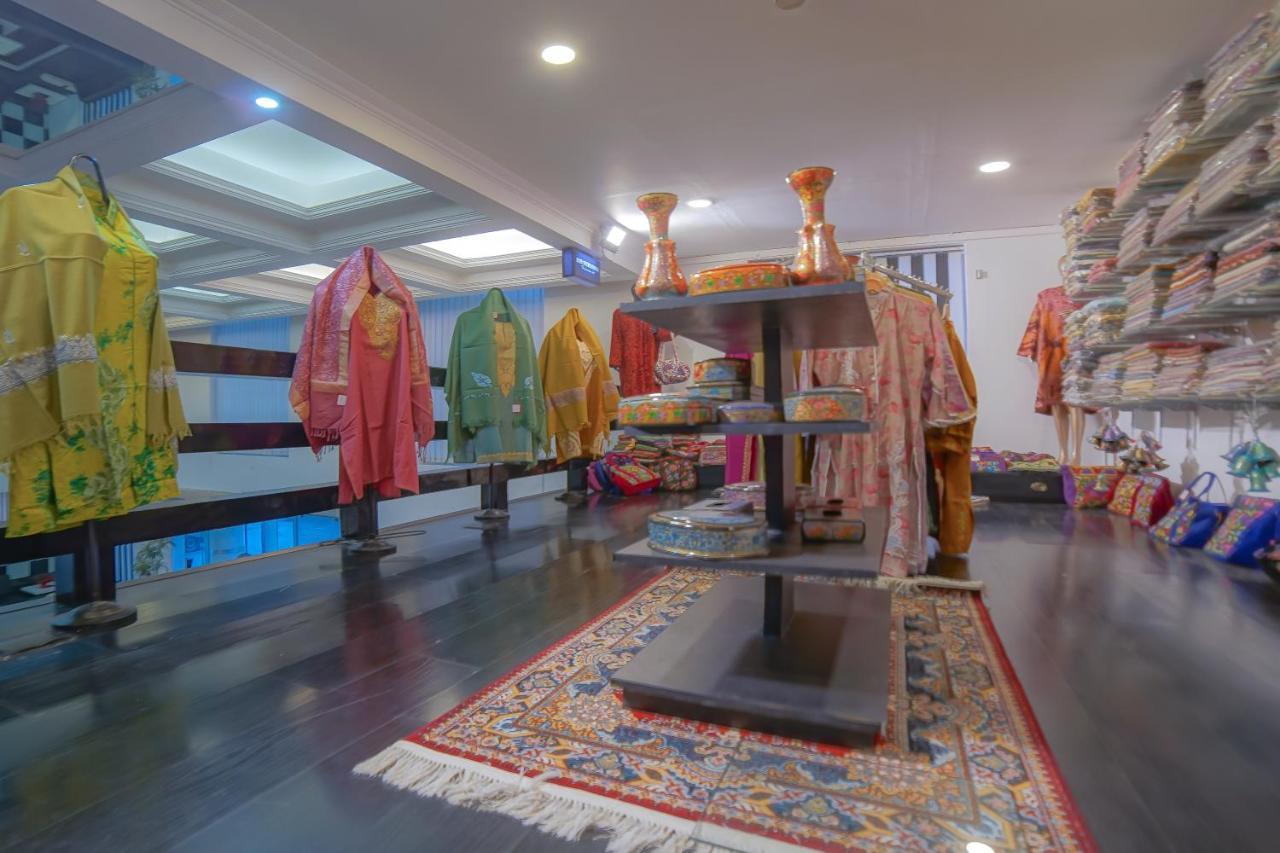 Hotel Rose Petal Srinagar Екстериор снимка