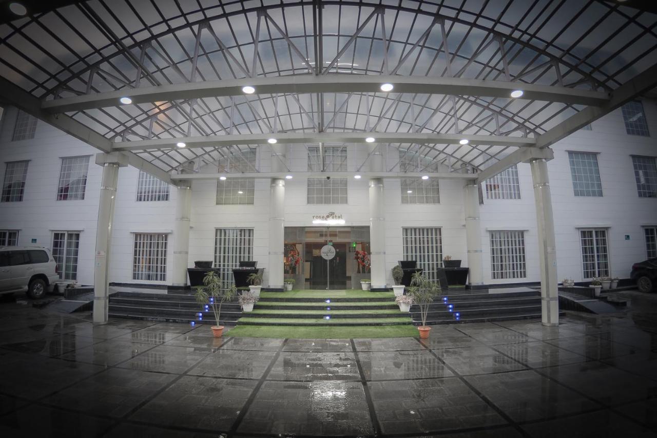 Hotel Rose Petal Srinagar Екстериор снимка